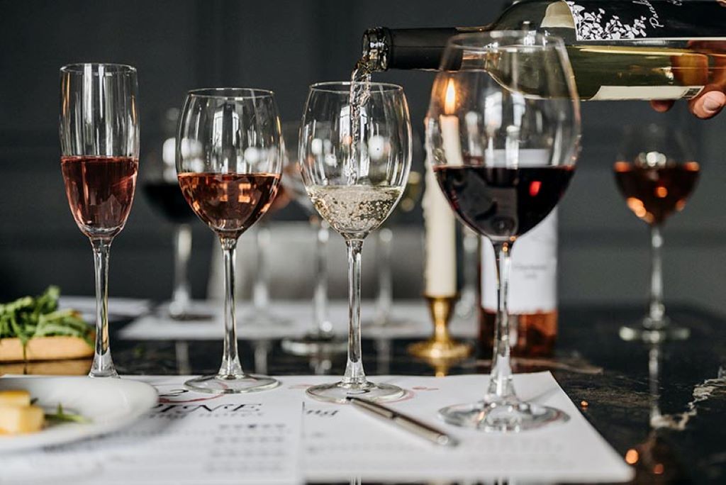 How to Taste Wine Like a Beginner: Unlock the Secrets of the Glass